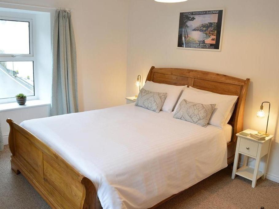 Bed & Breakfast East Lyn House 4*