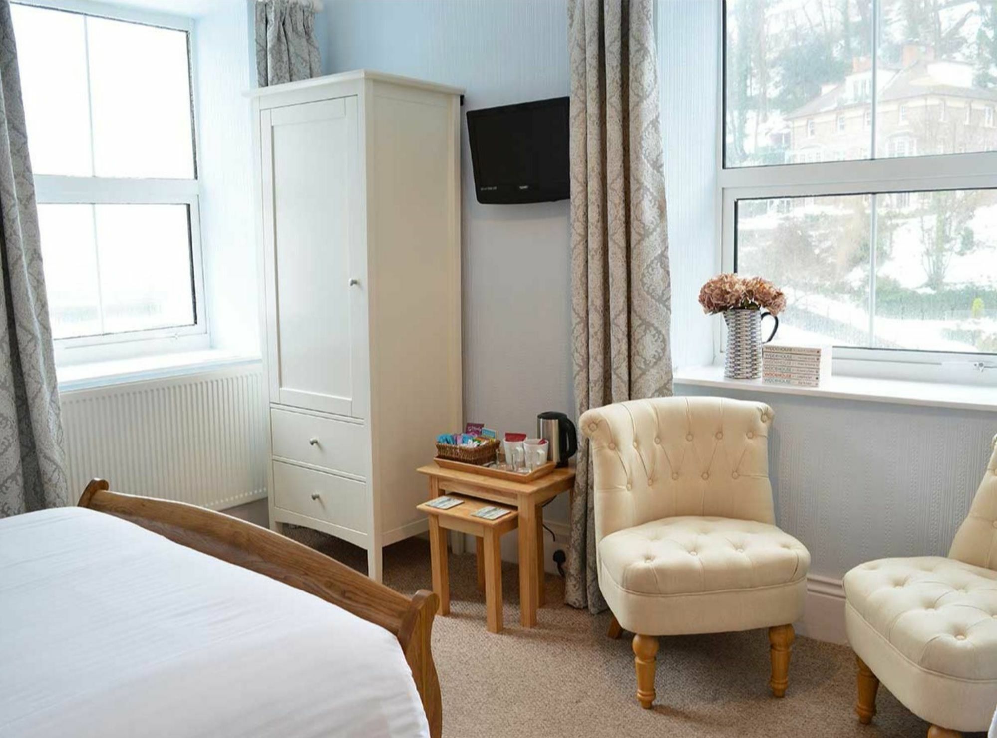 East Lyn House Bed & Breakfast 4*