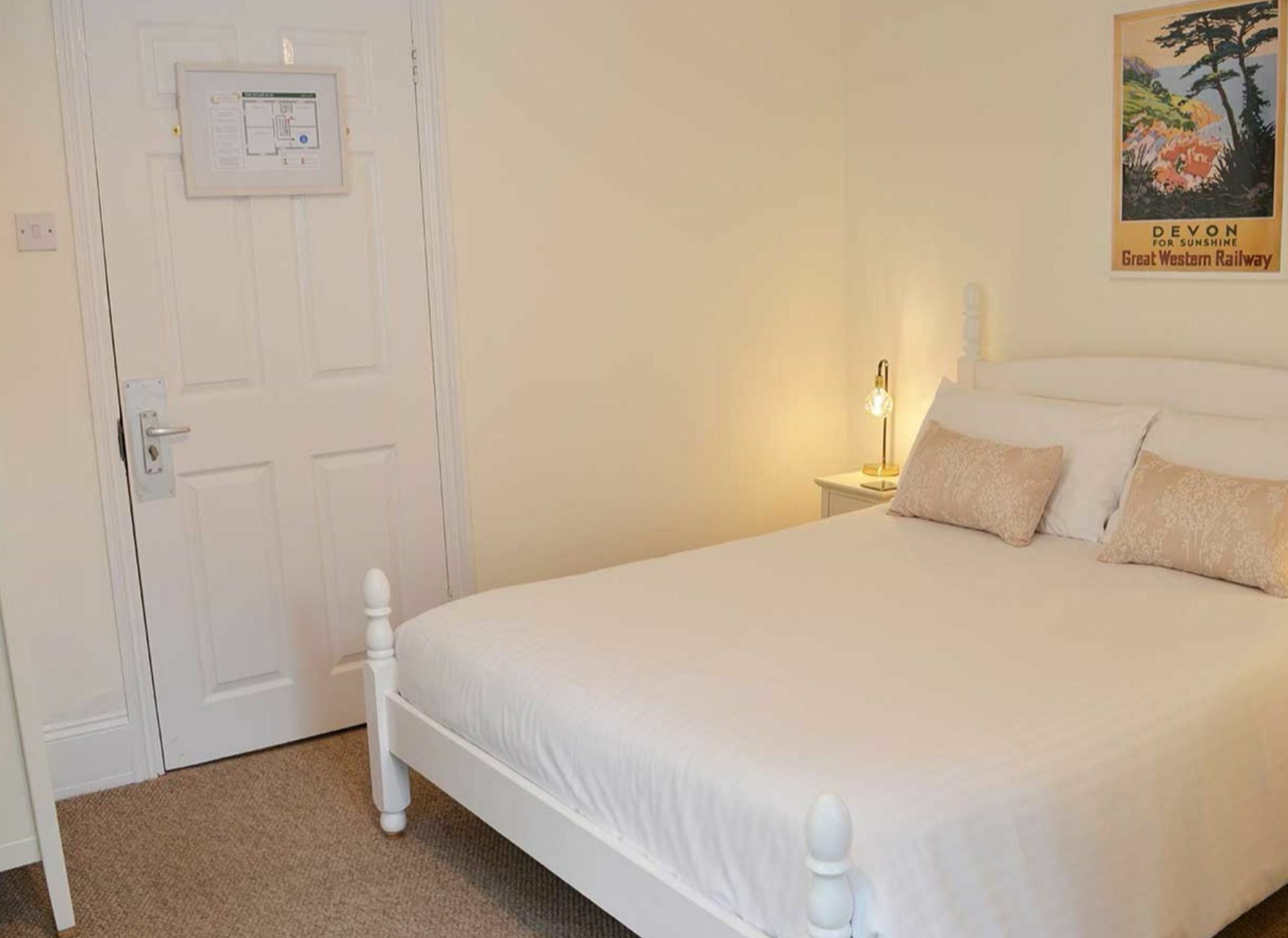 East Lyn House Bed & Breakfast 4*